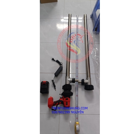 Bơm dầu nhớt bằng pin ống inox